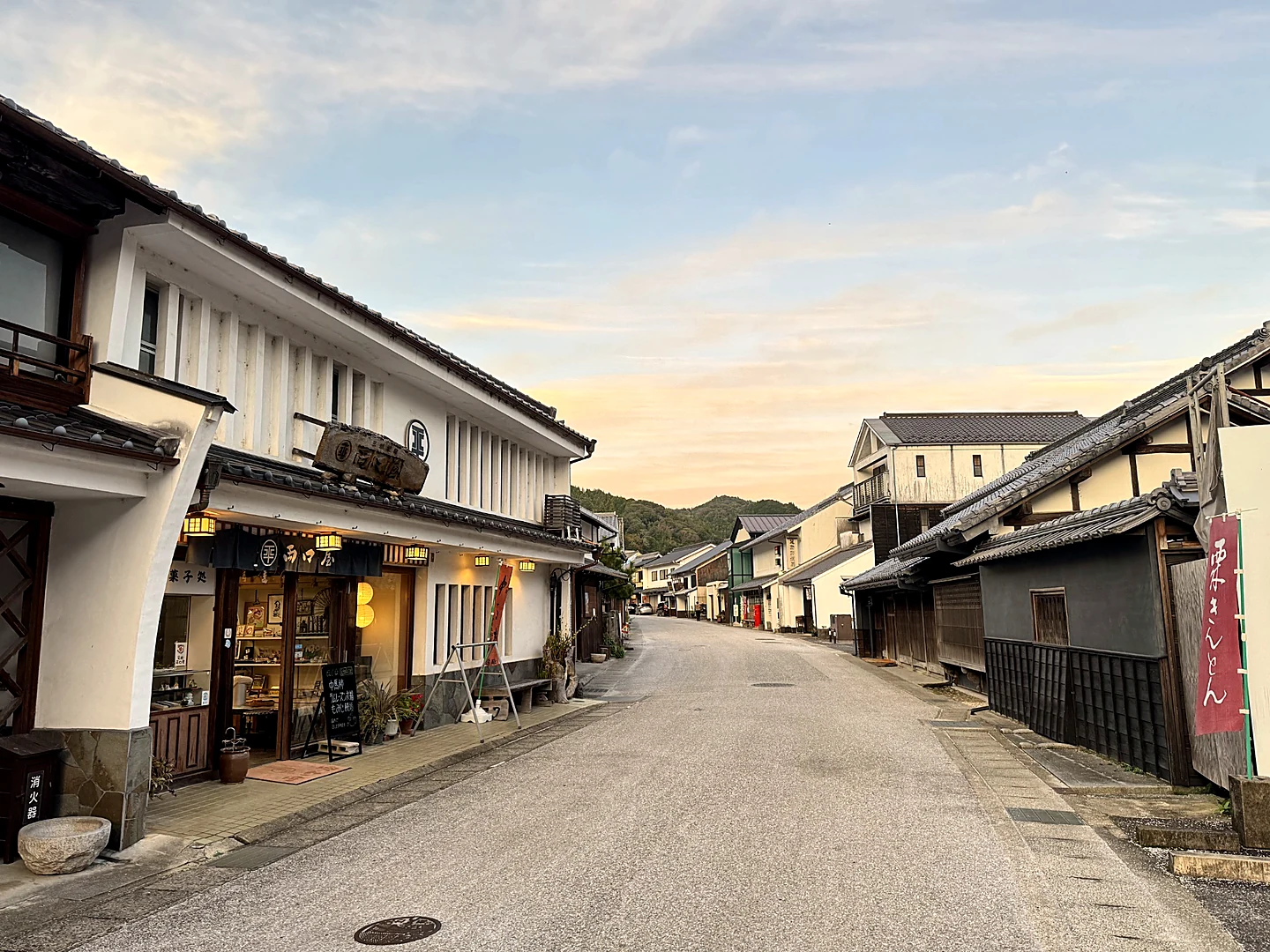 足助の歴史ある町並みが続く通り